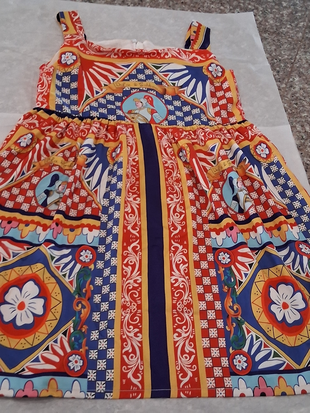 Point time Designer inspired little girl size 9/10 dress.Very Nice